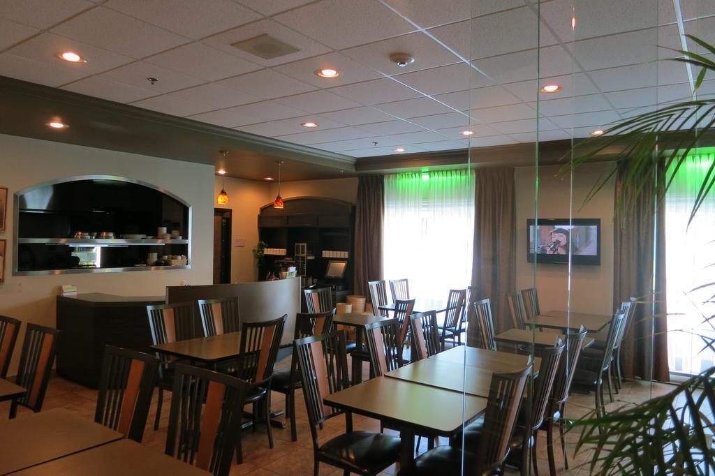 Days Inn By Wyndham Lévis Εξωτερικό φωτογραφία